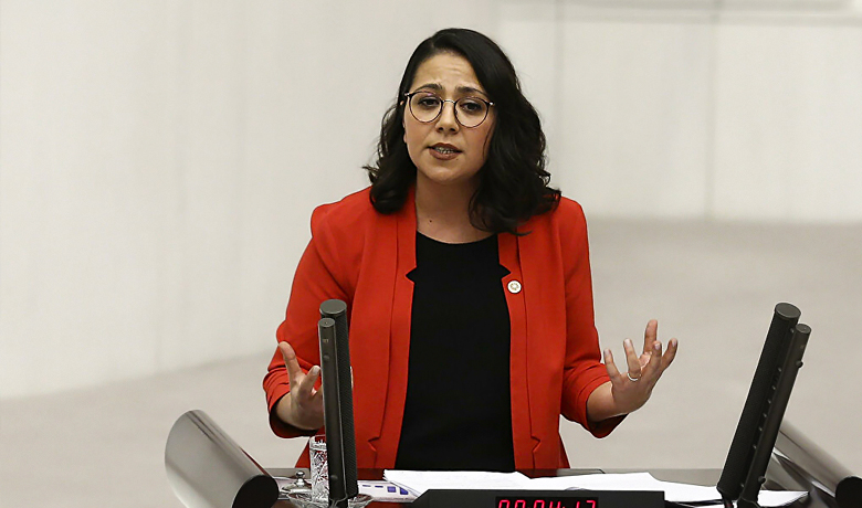CHP milletvekili Sera Kadıgil Sütlü istifa etti