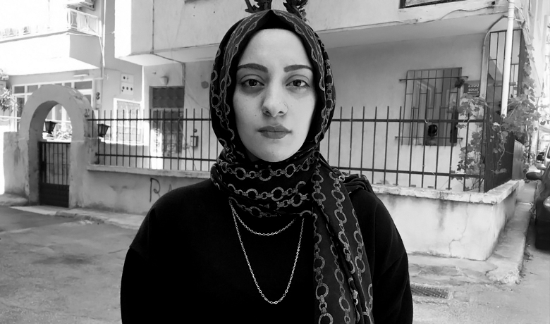 İzmir'de başörtülü kıza çirkin saldırı