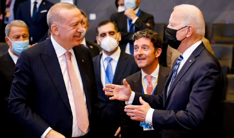 Financial Times: Erdoğan Biden'ı köşeye sıkıştırdı